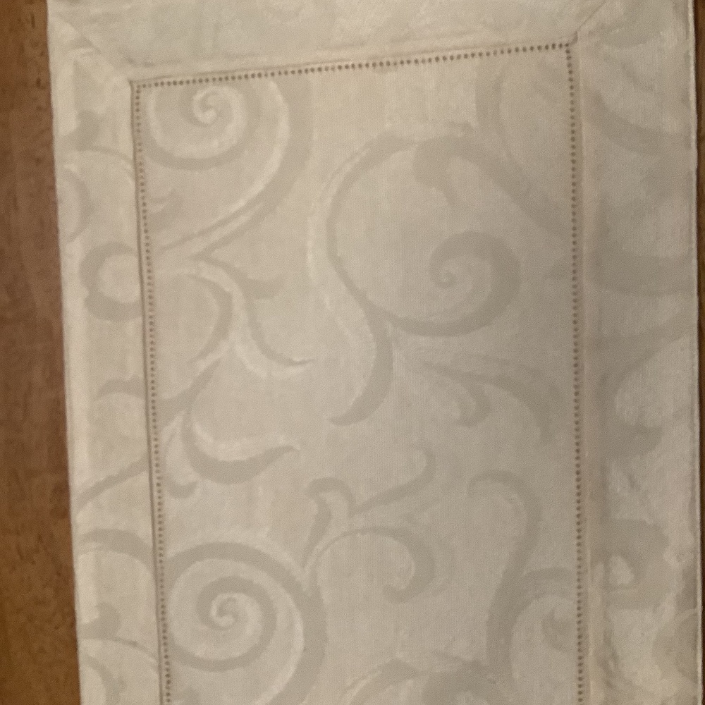 4 white placemats